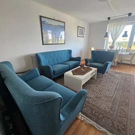 Schoene 2 Schlafzimmer Mit 1 Wohnzimmer *