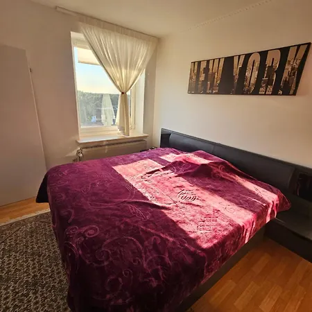 Schoene 2 Schlafzimmer Mit 1 Wohnzimmer *